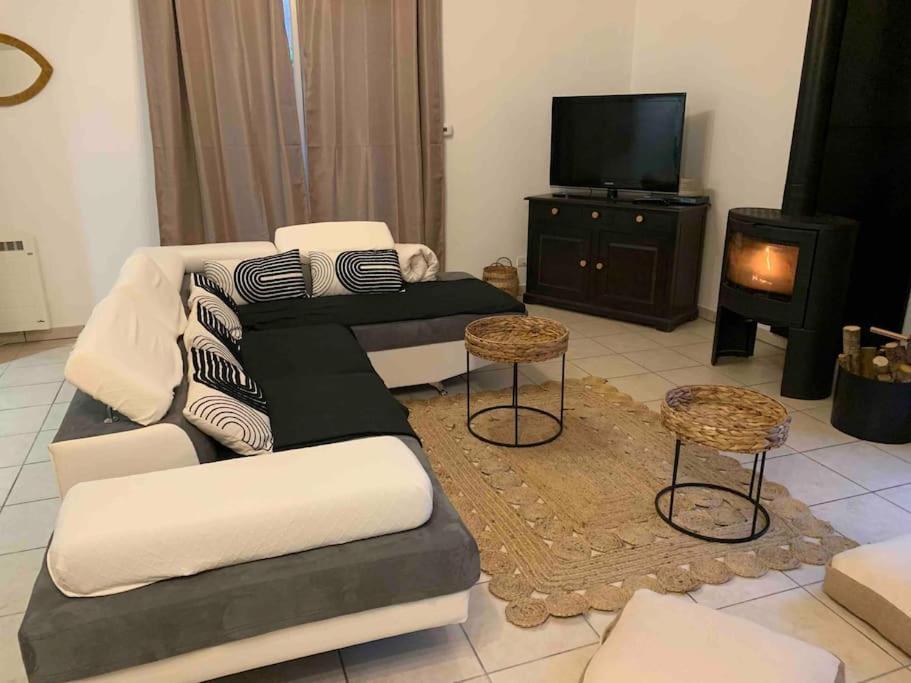Gite 3 Etoiles Les Gourlines Avec Balneo, Veranda, Piscine Et Garage Avermes Luaran gambar