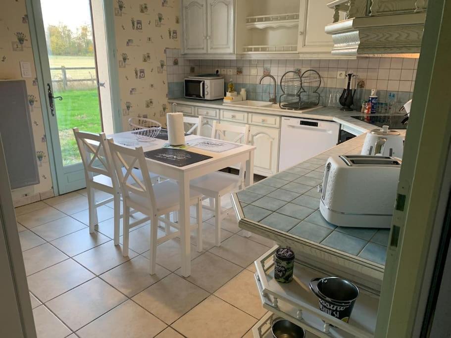 Gite 3 Etoiles Les Gourlines Avec Balneo, Veranda, Piscine Et Garage Avermes Luaran gambar