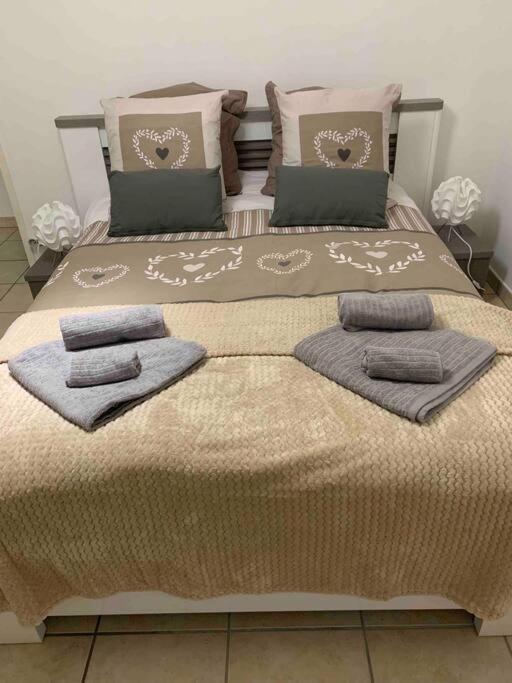 Gite 3 Etoiles Les Gourlines Avec Balneo, Veranda, Piscine Et Garage Avermes Luaran gambar