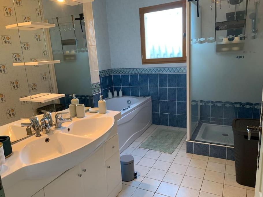 Gite 3 Etoiles Les Gourlines Avec Balneo, Veranda, Piscine Et Garage Avermes Luaran gambar